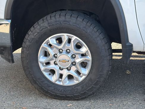 Used 2021 Chevrolet Silverado 2500 LT w/ Fleet Comfort Package AWD/4WD image 9