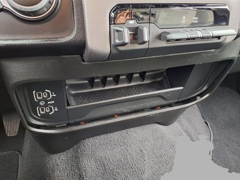 Used 2024 RAM 2500 Big Horn AWD/4WD image 11