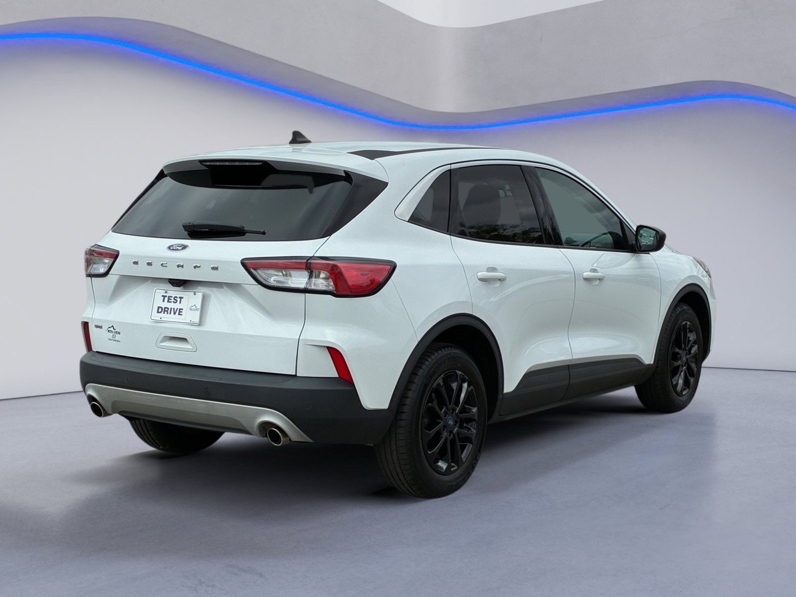 Used 2022 Ford Escape SE w/ Cold Weather Package FWD image 3