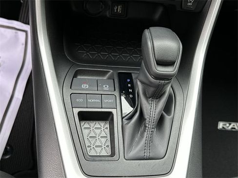Used 2024 Toyota RAV4 LE image 27
