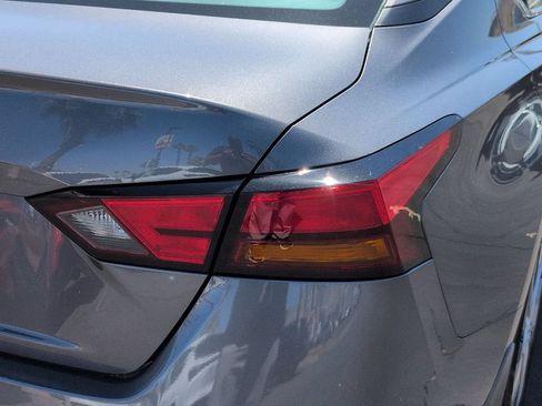Used 2025 Nissan Altima 2.5 S FWD image 11