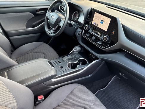 Used 2024 Toyota Highlander LE image 22