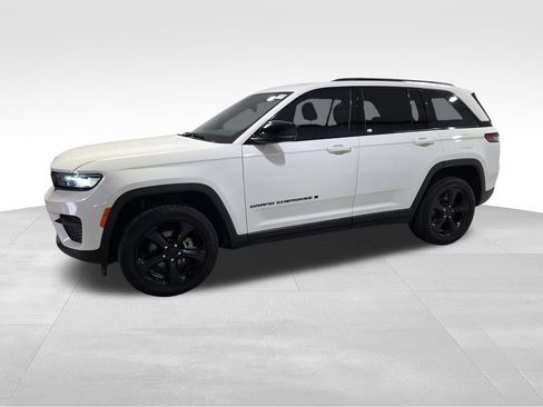 Certified 2022 Jeep Grand Cherokee Altitude AWD/4WD image 23