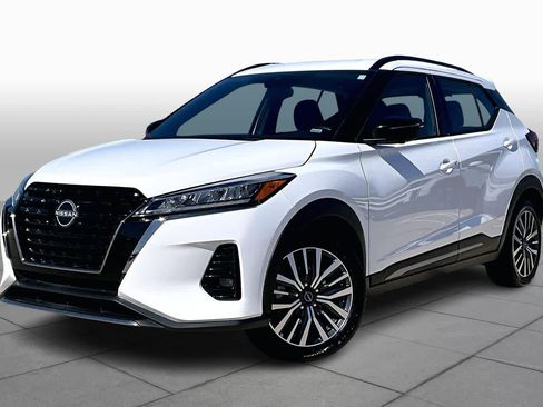 Used 2024 Nissan Kicks SR image 1