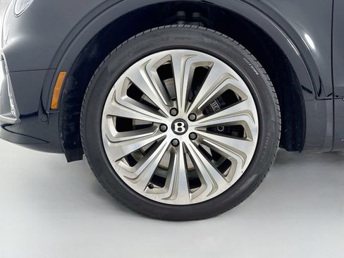 Certified 2023 Bentley Bentayga Plug-In Hybrid AWD/4WD image 7