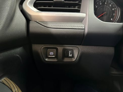 Used 2023 GMC Acadia SLE w/ Driver Convenience Package image 20