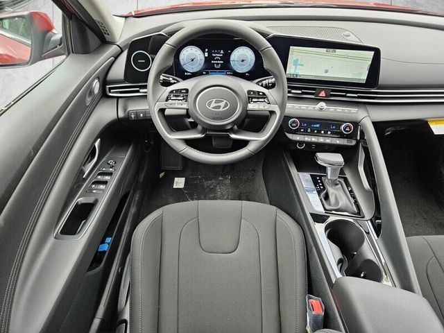 Certified 2025 Hyundai Elantra SEL FWD image 5