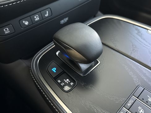 Used 2023 Lexus LS 500h AWD w/ Luxury Package image 49