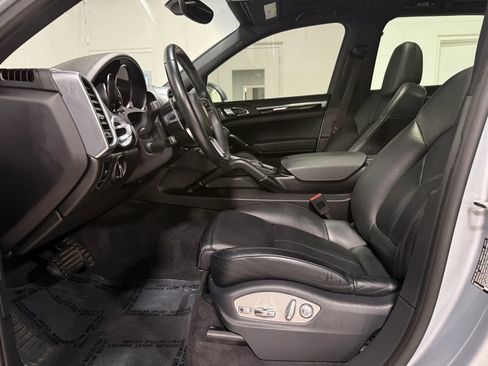 Used 2018 Porsche Cayenne Platinum Edition AWD/4WD image 12