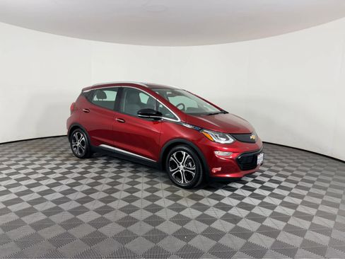 Used 2017 Chevrolet Bolt Premier w/ Driver Confidence II Package image 2