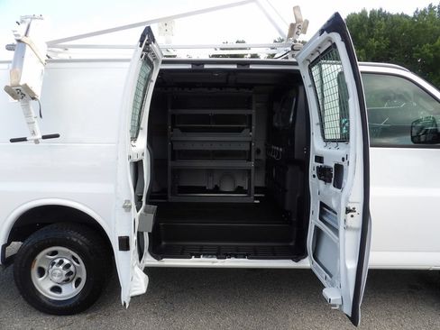 Used 2018 Chevrolet Express 2500 w/ Driver Convenience Package RWD image 27