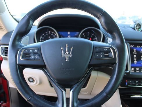 Used 2020 Maserati Levante S GranLusso image 32