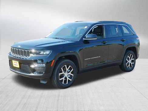 Used 2025 Jeep Grand Cherokee Limited w/ Trailer Tow Package AWD/4WD image 3