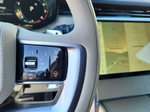 Certified 2024 Land Rover Range Rover Long Wheelbase Autobiography image 16