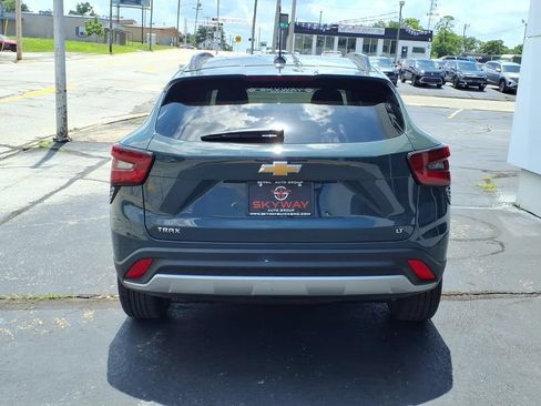 Used 2026 Chevrolet Trax LT FWD image 5