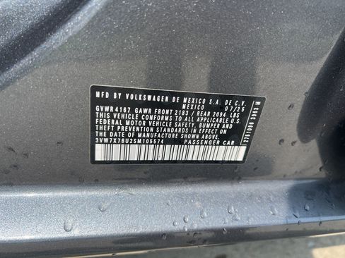 Certified 2025 Volkswagen Jetta SE w/ Sunroof Package FWD image 30