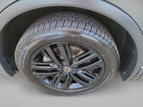 Used 2022 Volkswagen Tiguan SE R-Line FWD image 9