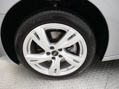 Used 2025 Audi Q5 Premium w/ Convenience Package image 28