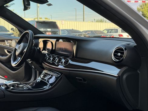 Used 2017 Mercedes-Benz E 300 4MATIC image 38