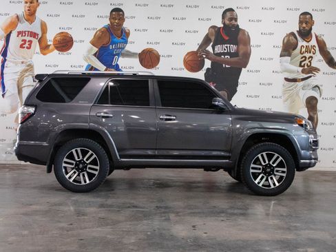 Used 2023 Toyota 4Runner Limited AWD/4WD image 19