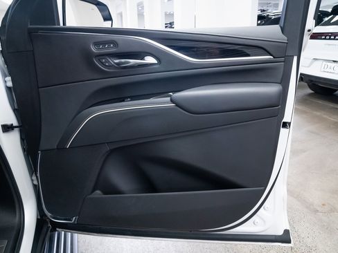 Used 2022 Cadillac Escalade ESV Sport w/ Touring Package image 25