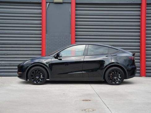 Used 2023 Tesla Model Y Long Range AWD/4WD image 10