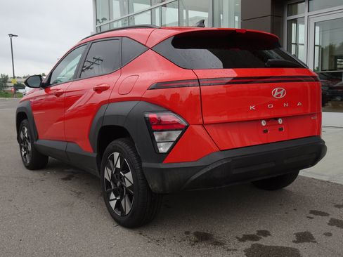 Used 2025 Hyundai Kona SEL AWD/4WD image 3