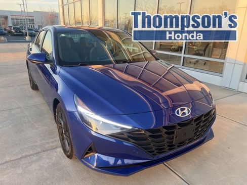 Used 2023 Hyundai Elantra SEL image 1