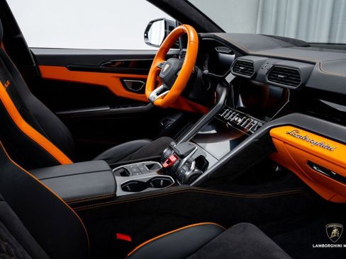 Used 2023 Lamborghini Urus S image 49