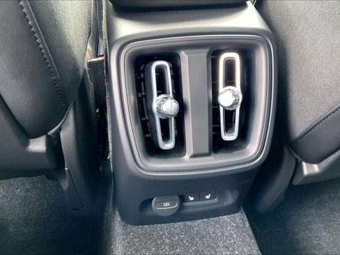 Used 2023 Volvo C40 P8 Recharge Ultimate w/ Protection Package Premier image 38