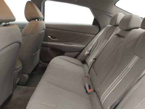 Used 2025 Hyundai Elantra SEL FWD image 18