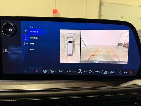 Used 2025 Chevrolet Suburban Premier image 23