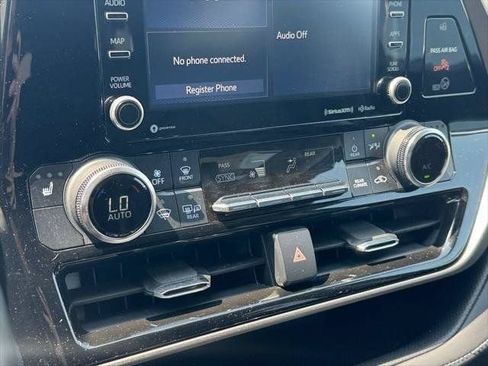 Used 2022 Toyota Highlander XLE AWD/4WD image 54
