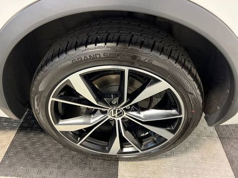 Used 2022 Volkswagen Tiguan SEL R-Line AWD/4WD image 16