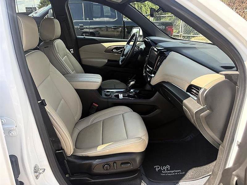 Used 2023 Chevrolet Traverse Premier FWD image 35