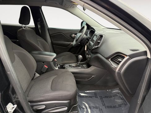 Used 2019 Jeep Cherokee Latitude w/ Popular Appearance Group image 19