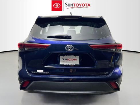 Used 2023 Toyota Highlander LE image 5