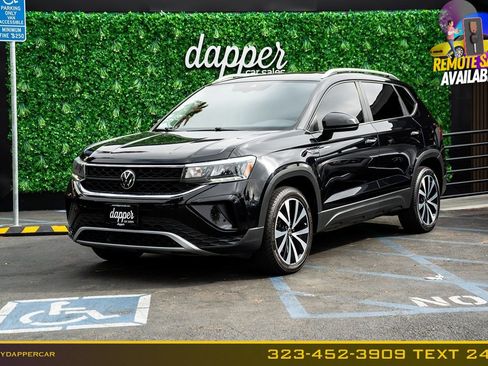 Used 2023 Volkswagen Taos SE w/ Panoramic Sunroof Package FWD image 1