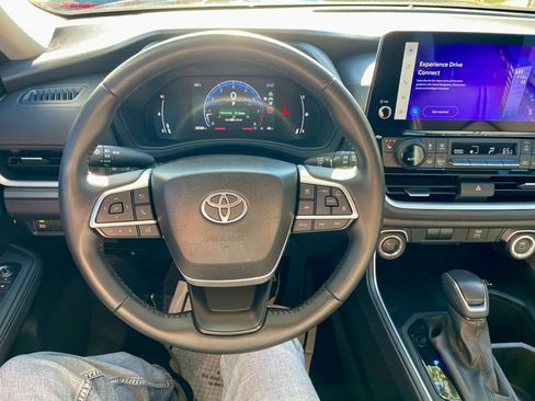 Used 2025 Toyota Grand Highlander XLE image 15