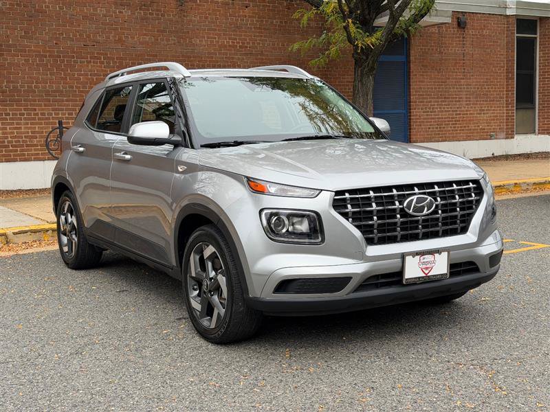 Used 2023 Hyundai Venue SEL w/ Cargo Package FWD image 5