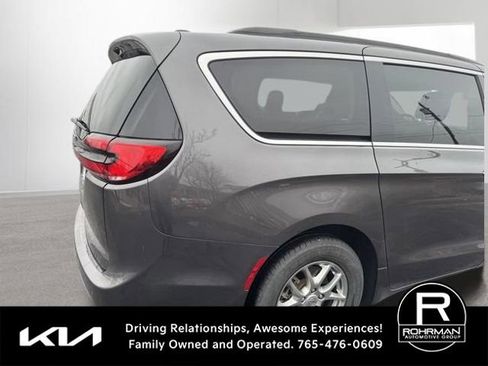Used 2021 Chrysler Pacifica Touring w/ Cold Weather Group image 4