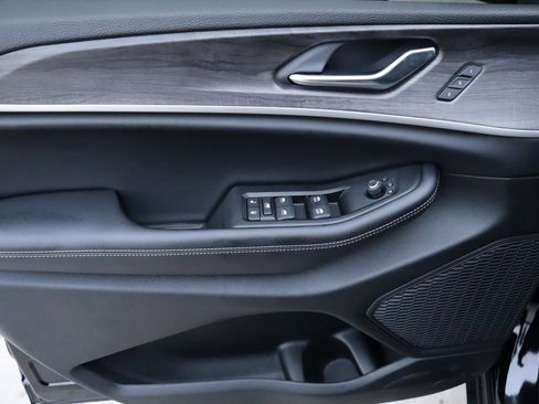 New 2025 Jeep Grand Cherokee Limited image 17