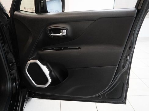 Used 2020 Jeep Renegade Latitude w/ Cold Weather Group image 29