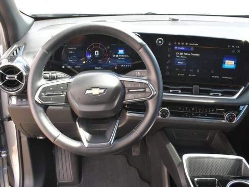 Used 2025 Chevrolet Equinox LT image 15