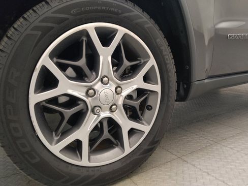 Used 2019 Jeep Grand Cherokee Limited RWD image 31