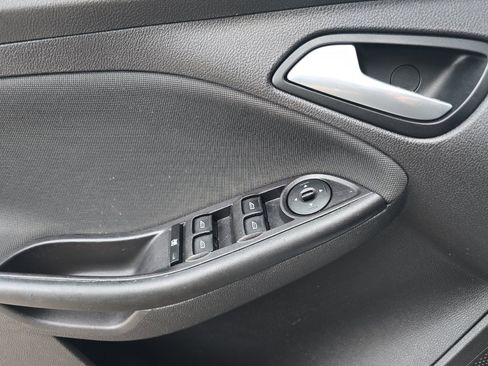 Used 2014 Ford Focus SE w/ SE Sport Package FWD image 11
