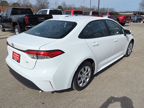 Used 2024 Toyota Corolla LE image 8