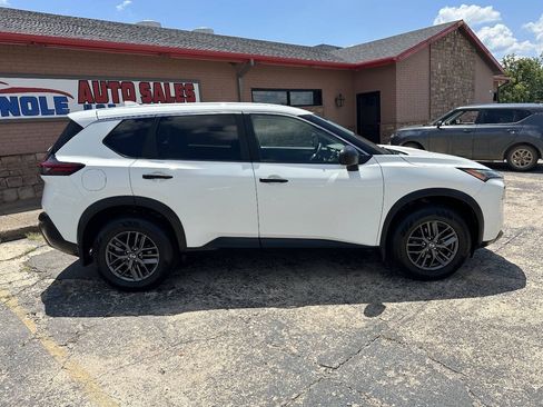 Used 2021 Nissan Rogue S FWD image 9