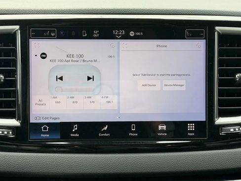 Used 2023 Chrysler Pacifica Touring-L image 21