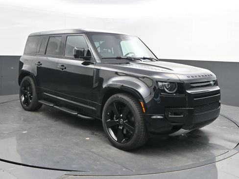 Used 2025 Land Rover Defender 110 V8 AWD/4WD image 9